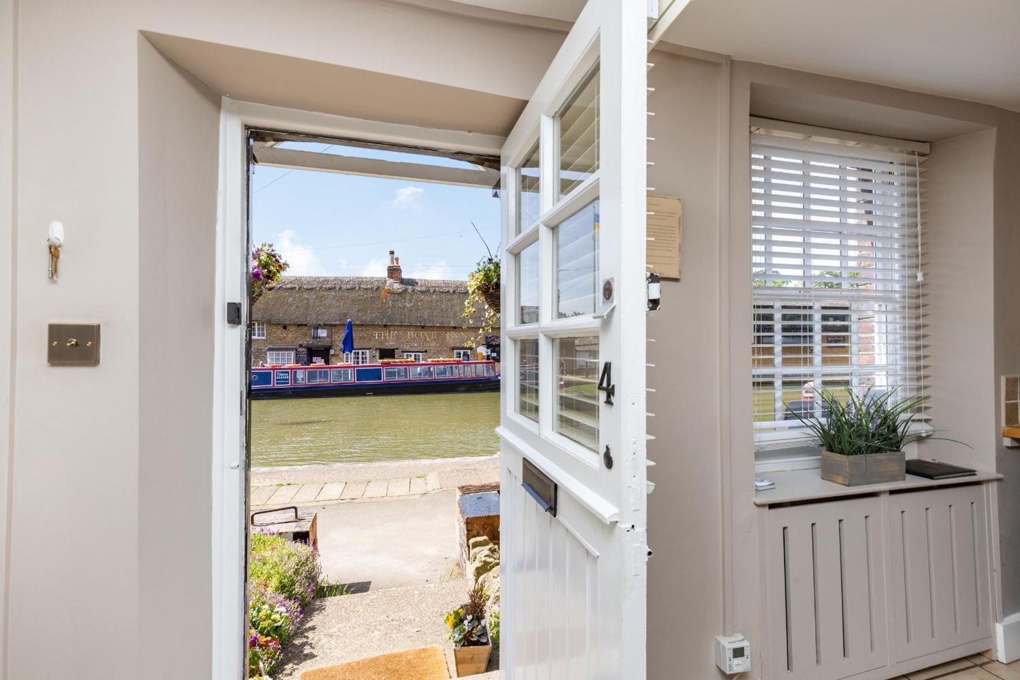 4 Canalside Cottages Towcester Dış mekan fotoğraf
